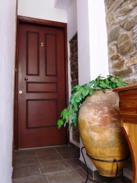 Odos Odysseos Aparthotel Ermoupoli Exterior photo