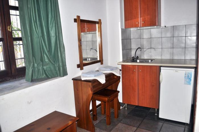 Odos Odysseos Aparthotel Ermoupoli Room photo
