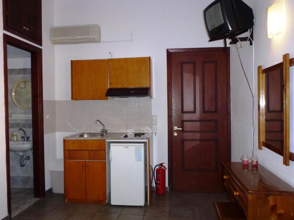 Odos Odysseos Aparthotel Ermoupoli Room photo